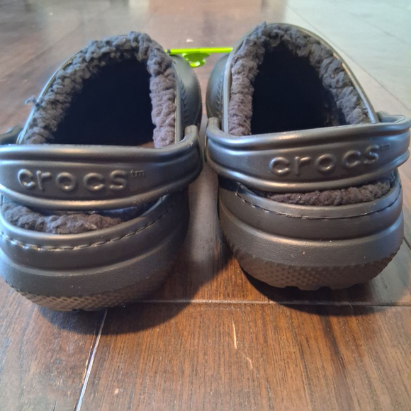 Crocs Black Classic Lined Clog - Picture 4 of 8